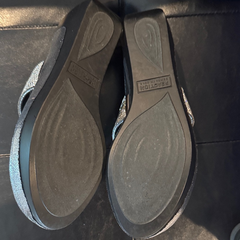 Kenneth Cole Reaction Glittery Silver Sandals - Picture 3 of 4